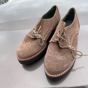 André Assous suede lace-up oxfords, size 36/US 5.5. 10” length